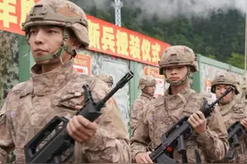 西藏军区00后新兵授装，新装4件套颜值战力双高，银枪95实力抢镜图片