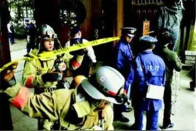 2001年，那位向靖国神社泼油漆的中国人，被捕后现在怎么样了？图片