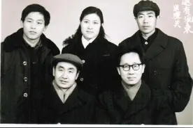 贾平凹两任妻子和两个女儿图片