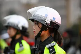 编制公安月薪8000，辅警月薪4200，这样分配工资公平吗？图片