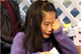 经常挨和从不挨打的孩子，20年后差距有多大？情商高低一目了然图片