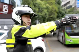 4万余名考生出动，六盘水交警全力护航2021高考图片