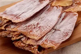 干鱿鱼用冷水还是热水泡？都错！大厨：用这招，干货立马变海鲜！图片