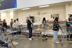 实地走访“会员制商超”：山姆店“14元盗版次卡”热卖，巨头们着急抄作业图片