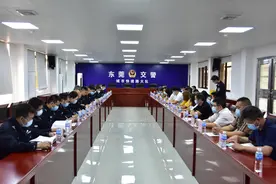 东莞交警约谈45家运输企业负责人图片