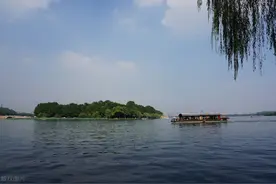 小学英语双语作文，家长辅导英语写作练习，《赞西湖（三）》图片