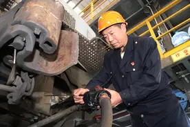 中国交通新闻｜中国铁路太原局集团公司侯马北机务段扎实做好机车防寒整修工作图片