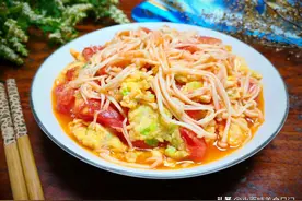 夏天，金针菇和它炒才是绝配，越吃越香，每次炒一盘，儿子都吃撑图片