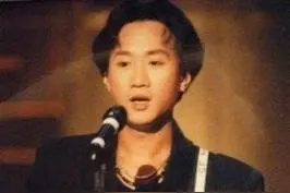 1993年，黄家驹从舞台摔落，去世前撒了一个谎，骗了歌迷整整27年图片