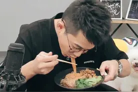 快男苏醒不满婚礼商演报价？四首歌六万嫌低廉，网友：组团离婚图片