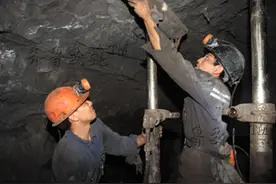 煤矿工人的苦难 血与泪 煤矿一线工人工作环境 煤矿工自述第六篇图片