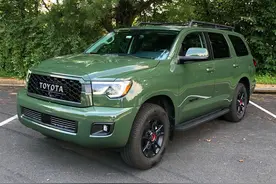 丰田家族中的“巨无霸”！新款红杉运动版实车，8缸四驱配大7座图片