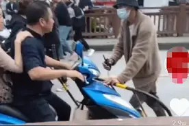 张国立又摊上事？拍戏封路影响家长接小孩，遭群众投诉无奈妥协图片