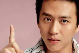 邓超称自己年轻时是校草，以为开玩笑，照片一出当场打脸图片