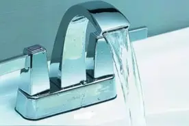 用盐水洗脸能天天洗吗 之后用洁面乳吗图片