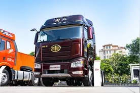 内饰升级颜值堪比轿车 自重仅8.2吨 J6P迎来3.0时代图片