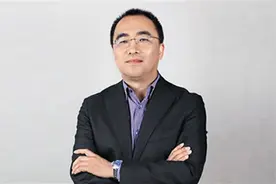 湖北首富携笔从商：用稿费发家，手握5家上市公司，身家605亿图片