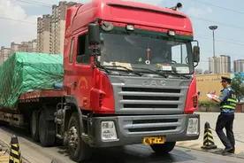 国四面临淘汰，国五明年禁止进厂，卡友：贷款没还完就不能跑了？图片