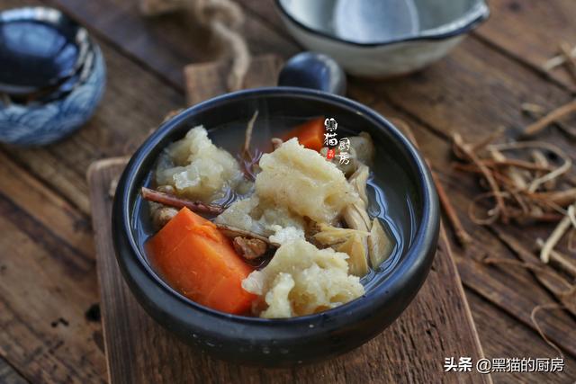 花胶煲汤成奶白色 2026年花胶煲汤成奶白色可以吃吗
