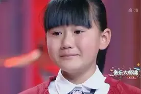 女神童在台上想母亲，谁料母亲就在观众席看着她，下一刻感人肺腑图片