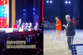 赵本山真的老了，国庆登台满头白发身形佝偻，手拿话筒直颤抖图片