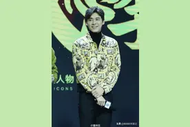 李易峰印花夹克，潮男的终极大招！令人怦然心动！网友：帅气逼人图片
