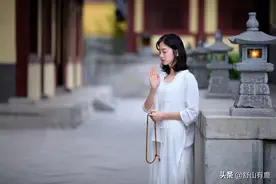 金庸：含泪而来，悄然而去，一切都带不走，奈何世人“执迷不悟”图片
