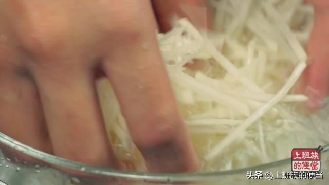 怎样把土豆丝炒的又香又脆？只需一点小技巧，味道比饭店还好吃