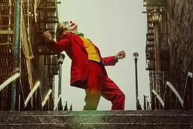 《小丑》是一出悲剧，这个故事很丧，很冷，让人笑不出来图片