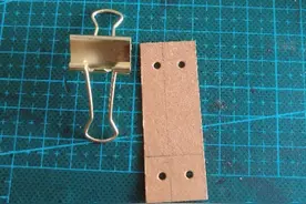 用碎皮料给燕尾夹做衣服图片