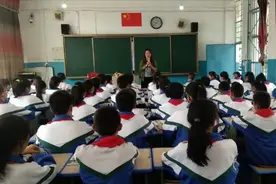 「教师节」六盘水市第四实验中学初一(1)班：小小的举动 大大的爱意图片