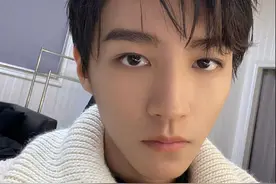 突发！王俊凯连夜彩排后头晕不止，临时取消跨年演出，曾为戏暴瘦图片