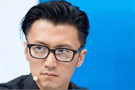 谢贤84岁生日：儿子谢霆锋没露面，林家栋送蛋糕在其家中庆祝图片