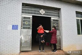 6岁女童没户口上不了学，“娘家人”帮她解困图片