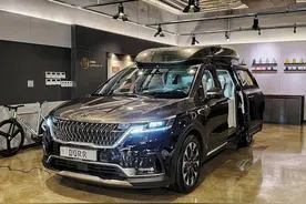 新款起亚嘉华四座版发布，高顶设计，有脚部按摩，比GL8更霸气图片