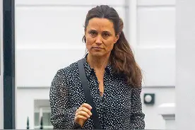 凯特妹妹产后6天首露面，冷天光腿穿薄纱裙，肤色蜡黄比妈妈还老图片