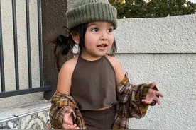 亚裔4岁萌娃成博主红爆外网，穿搭简单又实用，这个小网红不简单图片