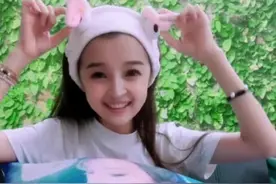 10岁小学生英文演讲火了，发音纯正从容自信，网友：值得点赞图片