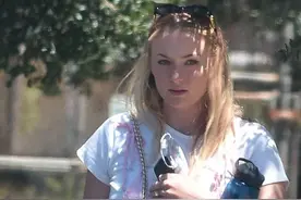 Sophie Turner这肚子，应该快生了吧，感觉时间过得好快哦图片