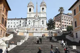 意大利被中国的援助感动坏了。周立波调侃惹众怒，国足无辜又躺枪图片