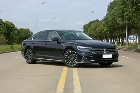 不怕奔驰和路虎，就怕大众带字母？现在改了：就怕大众车标会发光图片