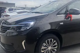 2020款别克款胖头鱼与GL8ES现车对比，教你如何选择图片