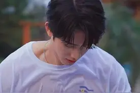 有毒，183cm男爱豆在机场遭遇路人骂娘炮，难道长相秀气也有错？图片