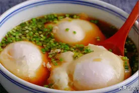 荷包蛋我就服这做法，出锅个个完整，一做一个准，鲜嫩好吃图片