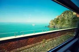 【暑假生活】坐着绿皮火车去旅行的国内最美4条路线，看遍祖国大好河山图片