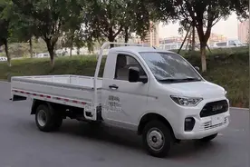 北汽制造新款6轮小车曝光，外观很年轻运动，搭载1.6L五菱动力图片