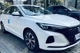 探店｜2021款逸动PLUS大升级，又一款让合资发慌的车型？图片