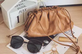 「专业鉴定」新款来袭！BV云朵包最全真假辨别大解析图片