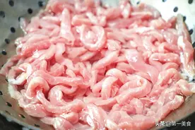不管炒什么肉丝，最忌直接下锅！多加这2步，肉丝鲜香滑嫩不粘锅图片