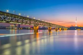 你懂湖北地理吗 还只知道它简称 鄂 省会武汉 在我国中部吗 那太low了图片